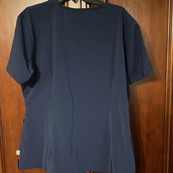 Smitten scrub top XL - Picture 5 of 6